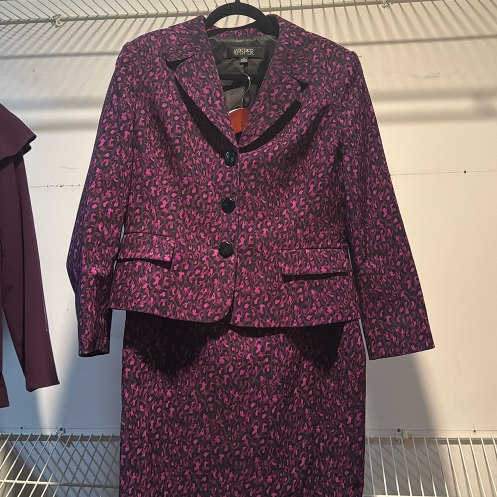 Kasper size 12 skirt suit purple leopard